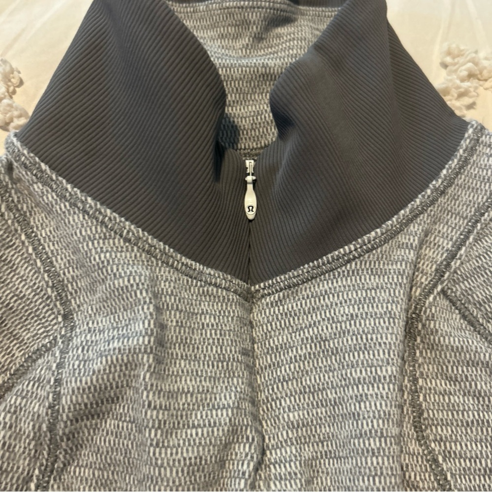 Lululemon Athletica Gray Sweatshirt - Picture 2 of 7